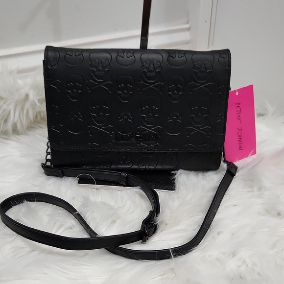 🔹️Betsey Johnson🔹️ black Skull Crossbody Bag XOTANYA - Picture 1 of 8